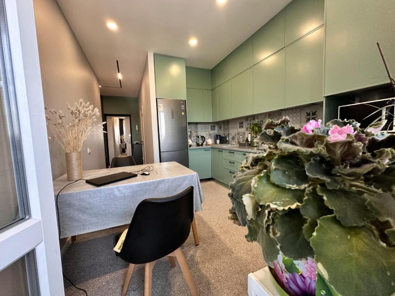 Apartamento Атлант, Нижняя Мега, Комната Для Девушек Only For Girls Almatý Exterior foto